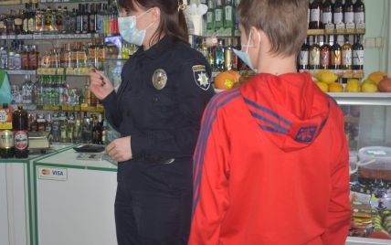 У магазині ще і запропонували пакет: у Хмельницькій області 12-річний хлопець випив пива та потрапив до реанімації