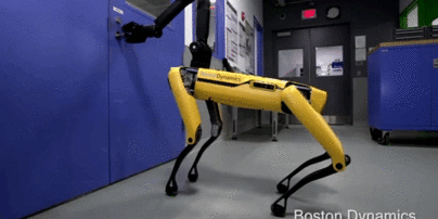 Мережею шириться відео, де робот Boston Dynamics відчиняє двері своєму "товаришу"