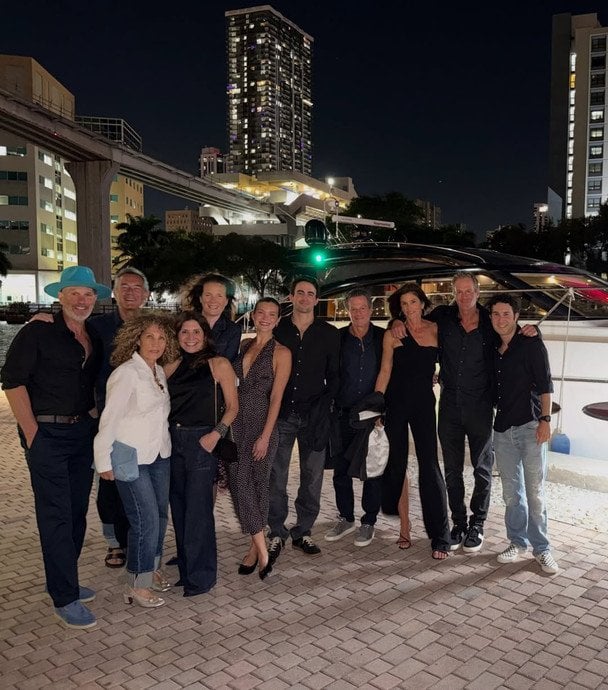 Сінді Кроуфорд із друзями / © Instagram Сінді Кроуфорд