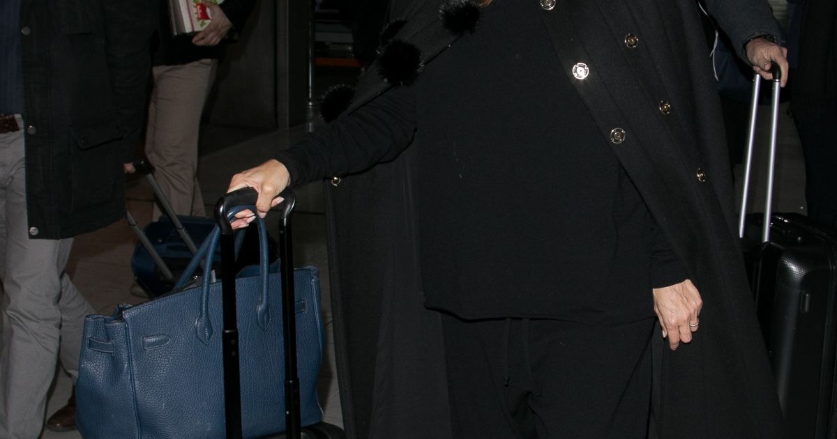 Ева Лонгория в аэропорту Парижа