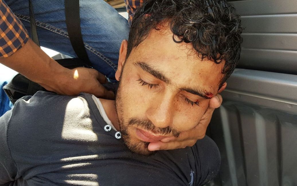 Мужчина, которого задержали на месте нападения / © Reuters