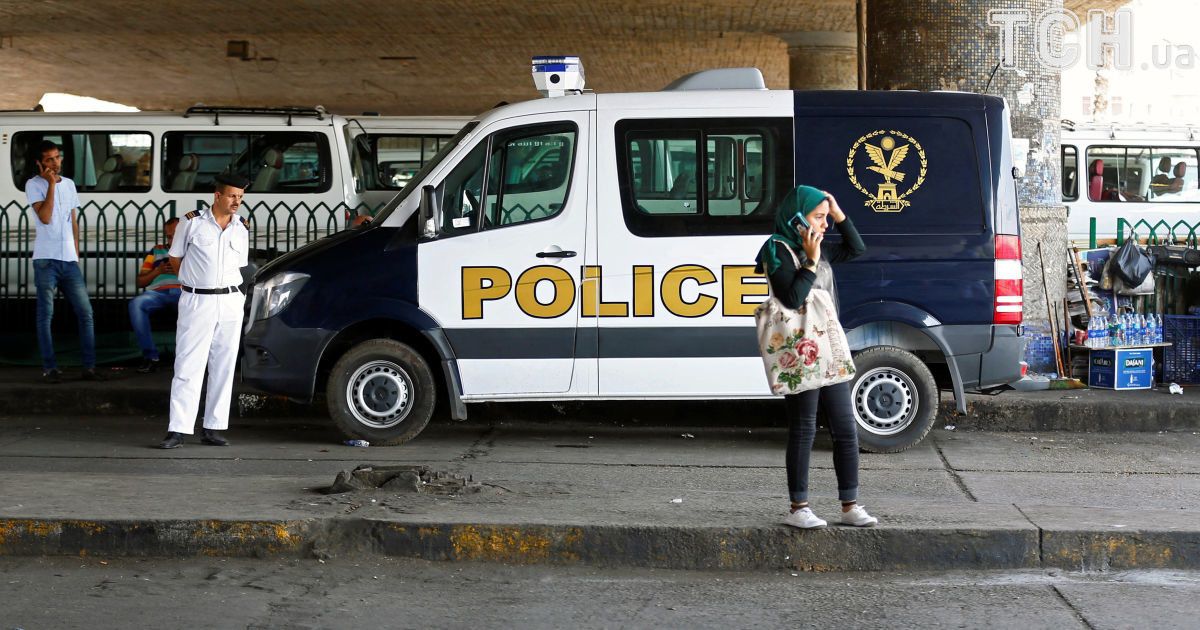 У Єгипті авто поліції підірвалося на придорожній міні, є жертви