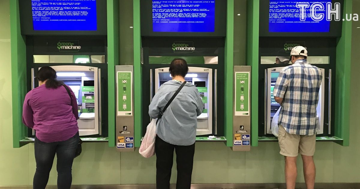 В США люди получали из банкомата необычные записки, что внутри в плену застрял мужчина