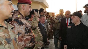 Прем'єр-міністр Іраку Хайдер аль-Абаді з військовими / © Reuters