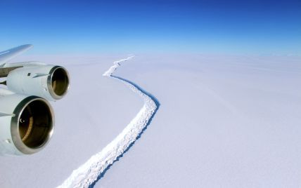 Льодовики тріщать по швах. Від Антарктиди відколовся айсберг масою в трильйон тонн