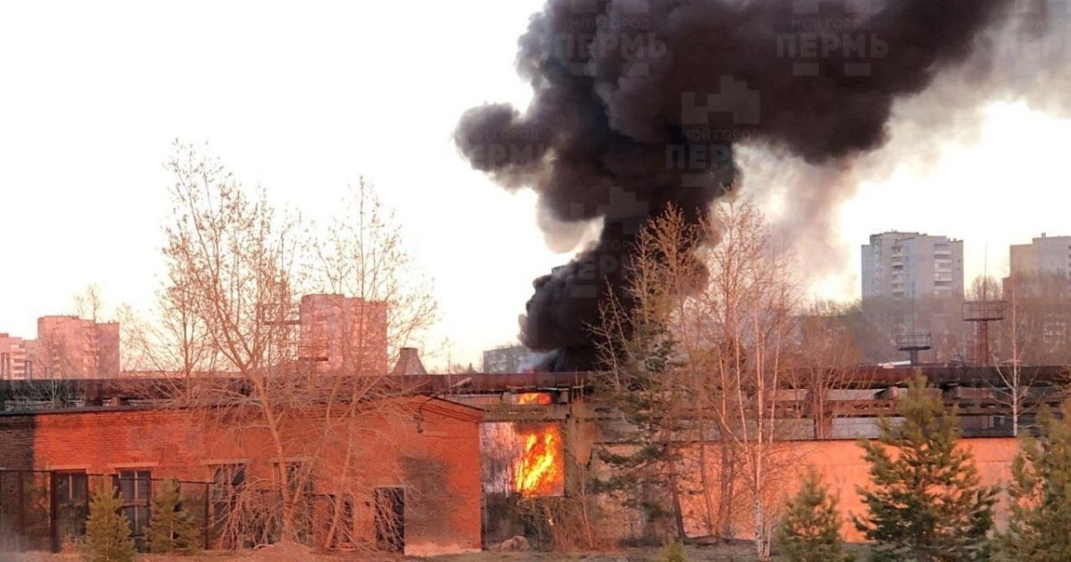 В Перми произошел пожар на территории оборонного предприятия "Мотовилихинские заводы" / © Telegram / Мой город Пермь