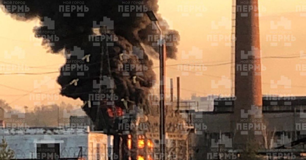 В Перми произошел пожар на территории оборонного предприятия "Мотовилихинские заводы" / © Telegram / Мой город Пермь