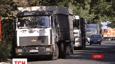 Мешканці середмістя Херсона взялися боротися з рухом вантажівок під своїми будинками
