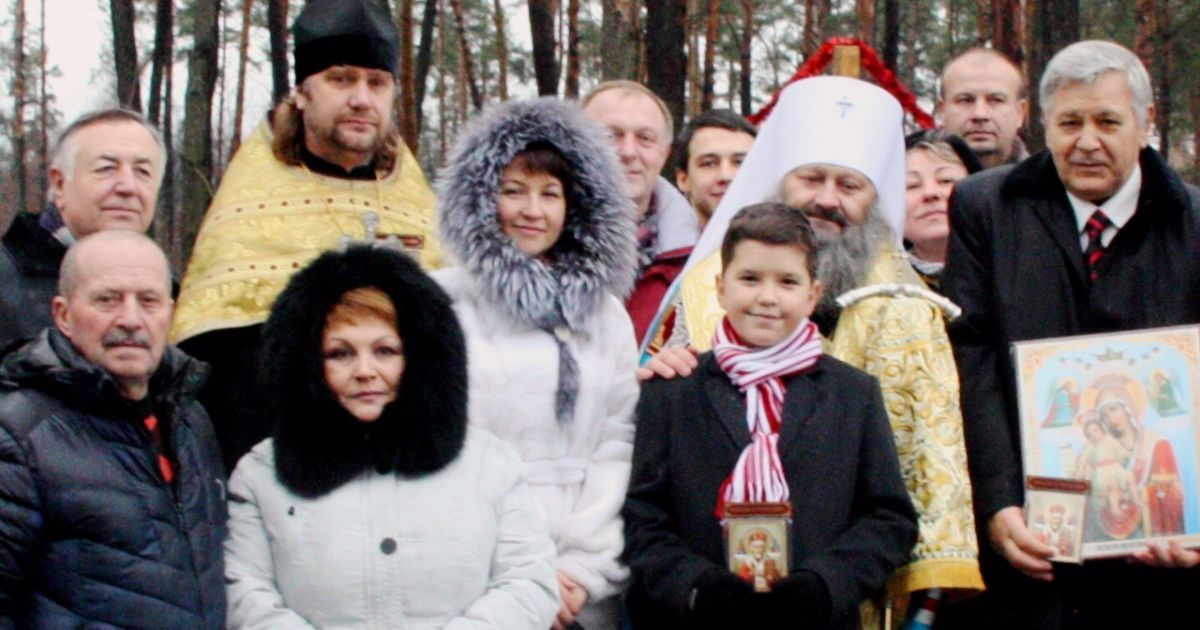 Представники української партії "Зелена планета" взяли участь у святковому молебні на закладку каменя в місці будівництва каплиці