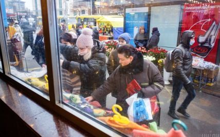 Вчені дали прогноз щодо епідемії коронавірусу на новорічні та різдвяні свята: на що чекати українцям