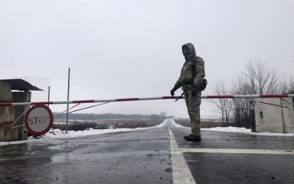 Локдаун в Україні у січні: чи працюватимуть КПВВ на Донбасі та адмінмежі із Кримом