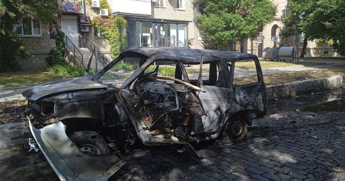 У центрі тимчасово окупованого Бердянська підірвали авто гауляйтера міста: він у тяжкому стані