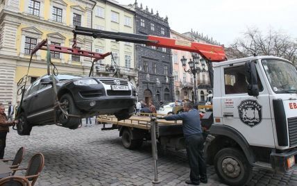 На всій території Львова паркінги стануть платними. У місті одразу піднімуть ціни на паркування