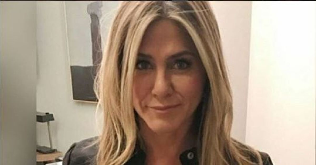 Без мужа и в кругу женщин: Дженнифер Энистон отпраздновала свой день рождения