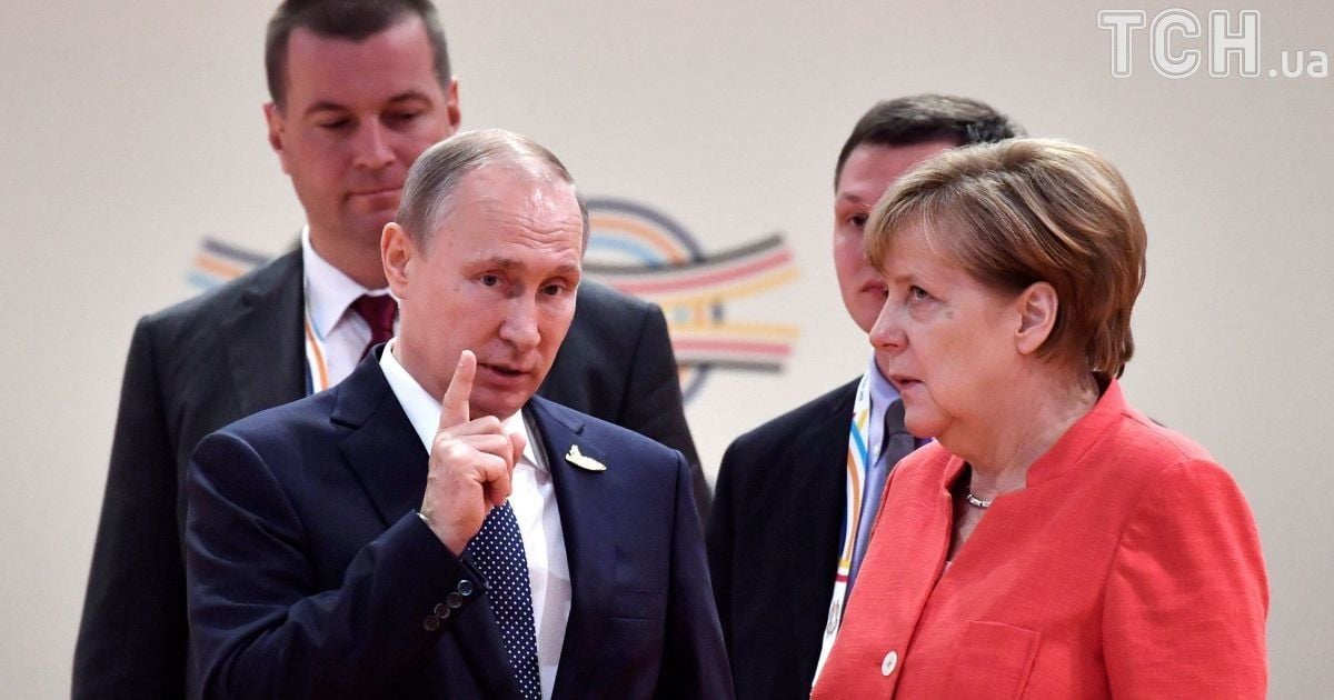 Меркель, Макрон та Путін почали переговори по Україні
