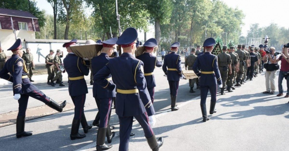 В Новых Петровцах прощаются с погибшими бойцами НГУ / © Громадське ТБ