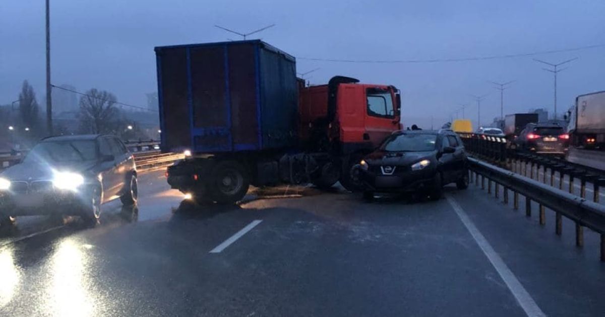 Ситуація на дорогах Києва та області / © Facebook / Патрульна поліція Києва