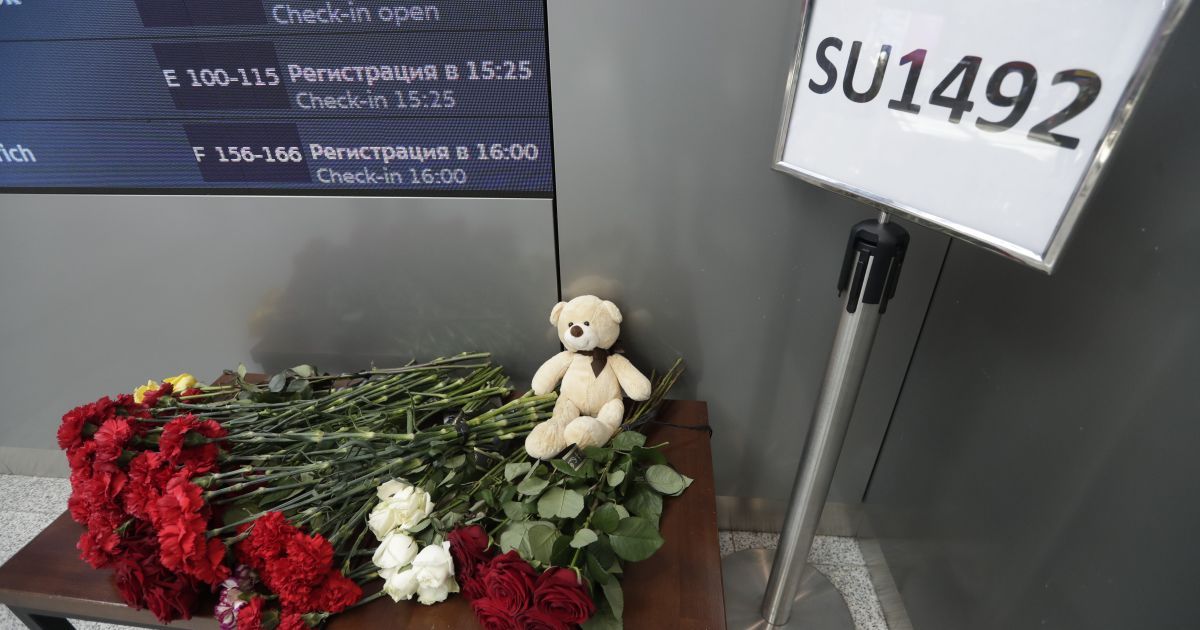 В чем причина аварии и что говорят пассажиры. Главное о смертельной катастрофе в "Шереметьево"