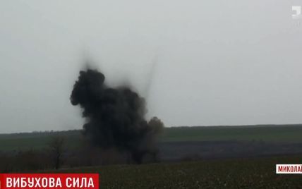 На Киевщине разминируют место взрыва советского военного арсенала