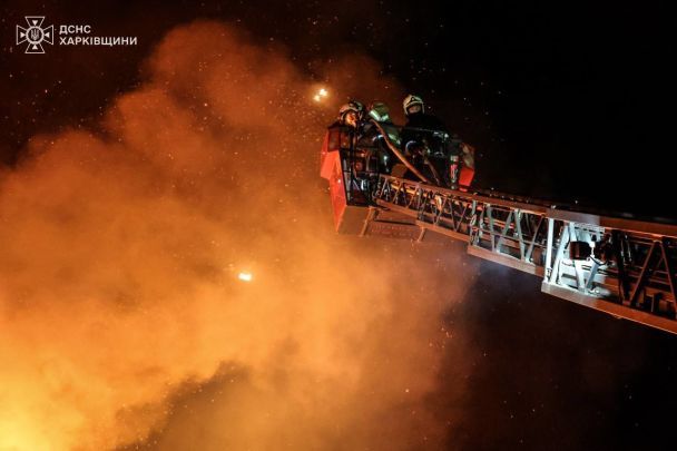 Армія РФ вночі 4 травня вдарила безпілотниками по Харкову. / © ДСНС