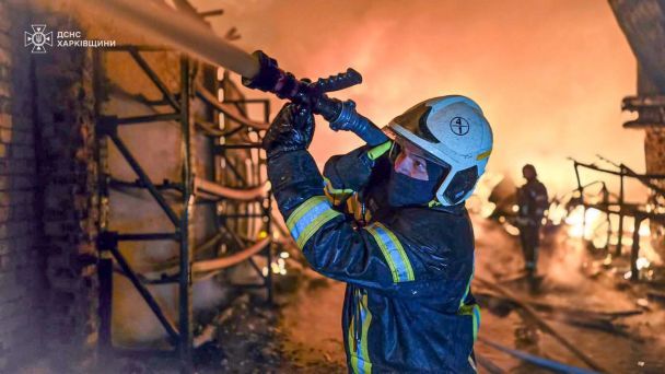 Армія РФ вночі 4 травня вдарила безпілотниками по Харкову. / © ДСНС