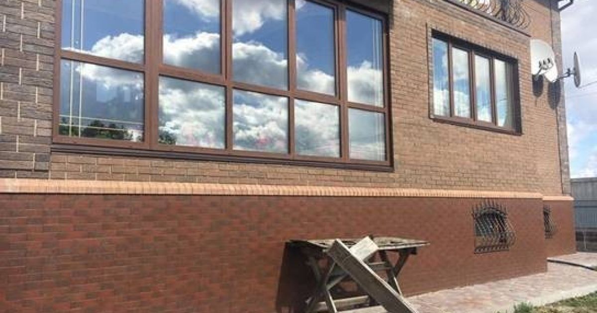 Під Києвом чоловік відбився від озброєних чоловіків у масках, які вдерлися до його будинку