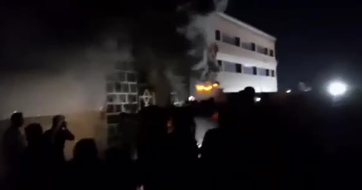 В Іраку понад пів сотні людей згоріли в масштабній пожежі у COVID-лікарні: відео