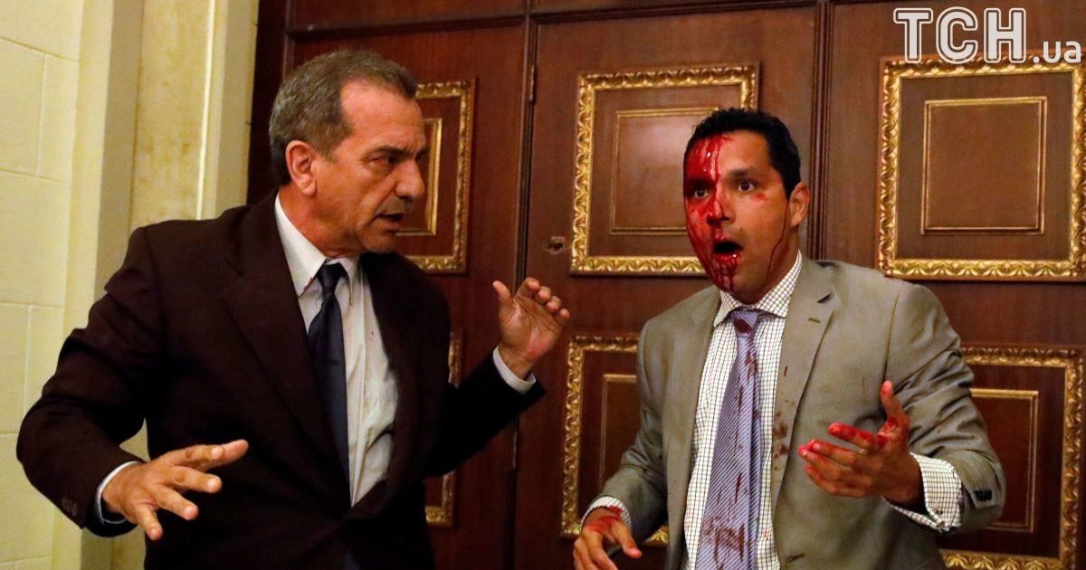В Венесуэле сторонники президента несколько часов удерживали в парламенте более 350 людей