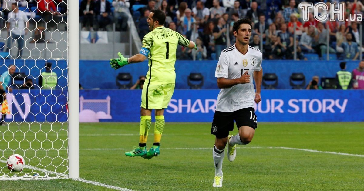 Ларс Штіндль празднует взятие ворот