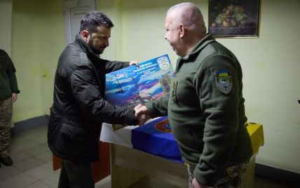 Українські військові подарували Зеленському годинник, зроблений зі ...