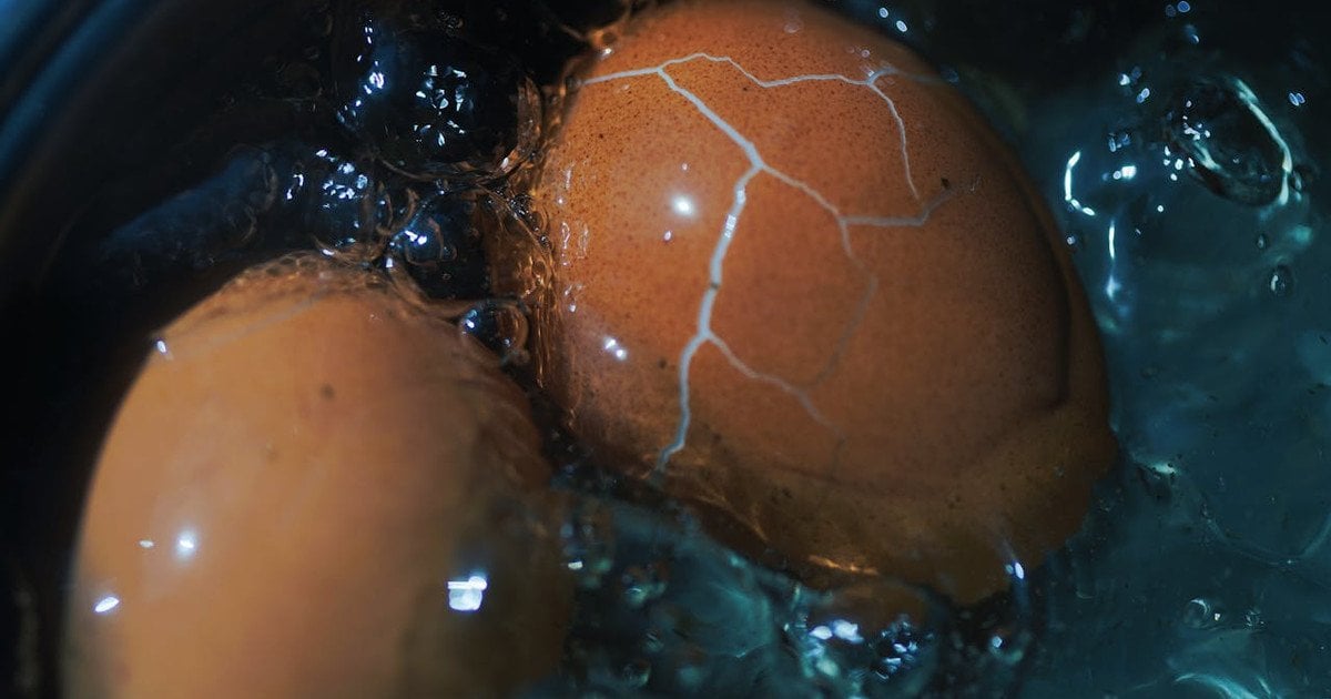 Як варити яйця, щоб не тріскались