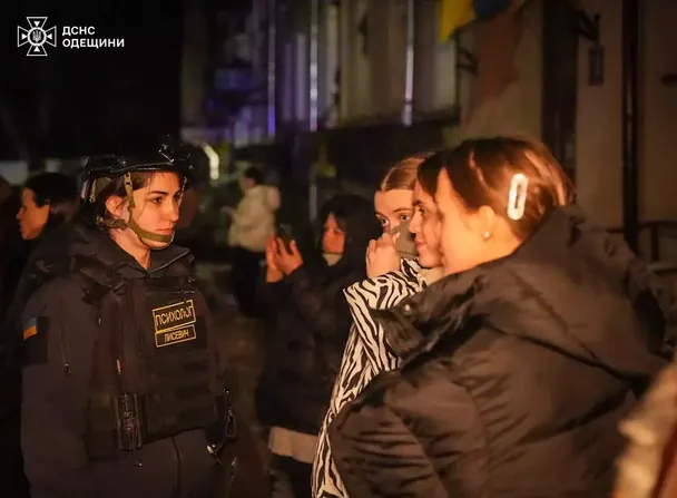 Наслідки нічної атаки дронів на Одесу / © ГУ ДСНС в Одеській області