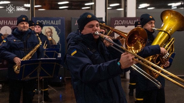 Оркестр ДСНС привітав киян з Різдвом / © ДСНС