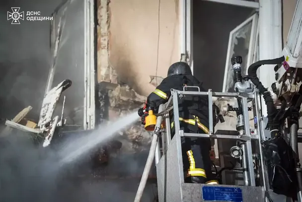 Наслідки нічної атаки дронів на Одесу / © ГУ ДСНС в Одеській області