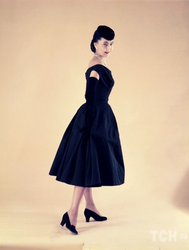 Модель позирует в платье от Dior / © Getty Images