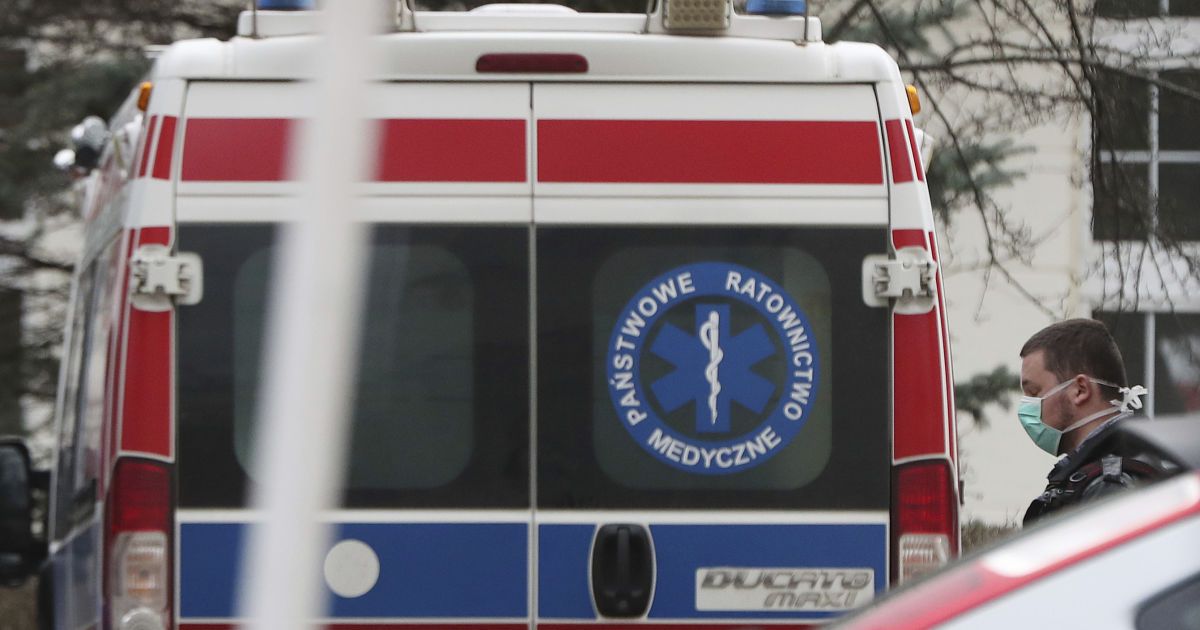 У Польщі петарда влучила 25-річному українцю в око: його рятують медики