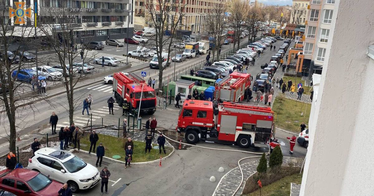 У Києві спалахнула квартира у новобудові "Нивки Парк"