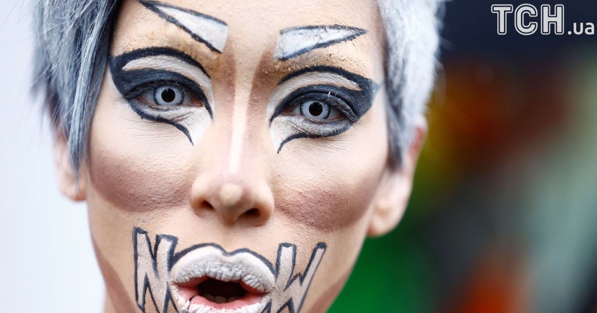 Люди отмечают одобрение легализации однополых браков под парламентом. / © Reuters