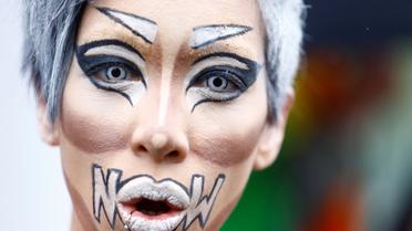 Люди отмечают одобрение легализации однополых браков под парламентом. / © Reuters