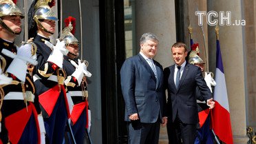 Фото встречи Порошенко и Макрона / © Reuters