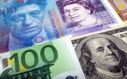 Доллар и евро подешевели в курсах Нацбанка на 10 октября. Инфографика