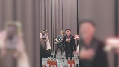 Колеги по сцені привітали Олега Скрипку з 60-річчям