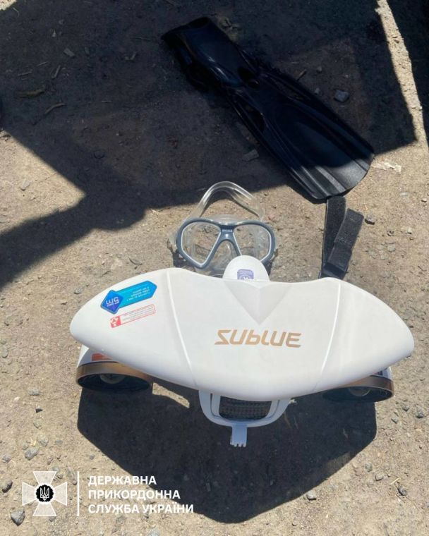 Подводный скутер уклоняющийся на границе