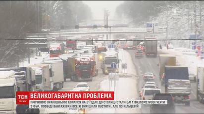 Грузовики вызвали транспортный коллапс на подъездах к столице