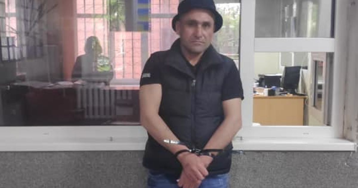 "Маскировался в панамку и жилетку": в полиции рассказали детали задержания "ирпенского беглеца"