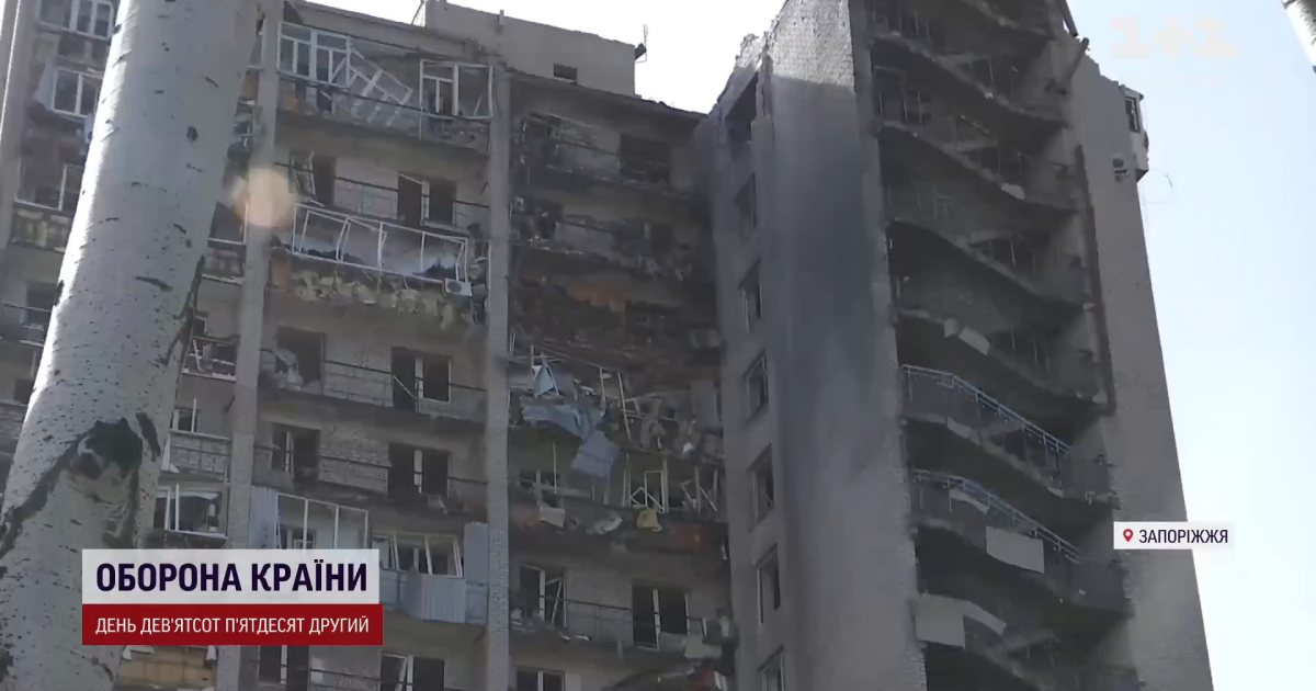 Россияне обстреляли многоэтажку в Запорожье