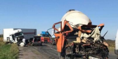 Смертельное ДТП под Киевом: бетономешалка влетела в фуры