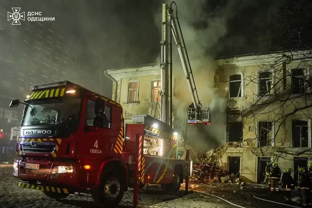 Наслідки нічної атаки дронів на Одесу / © ГУ ДСНС в Одеській області