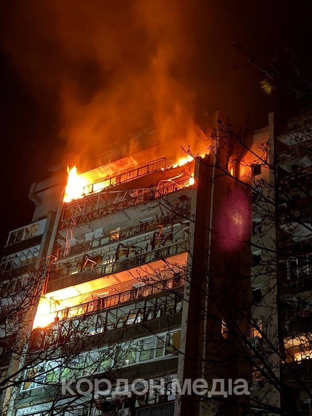 РФ вдарила дронами по Сумах: є влучання у багатоповерхівку