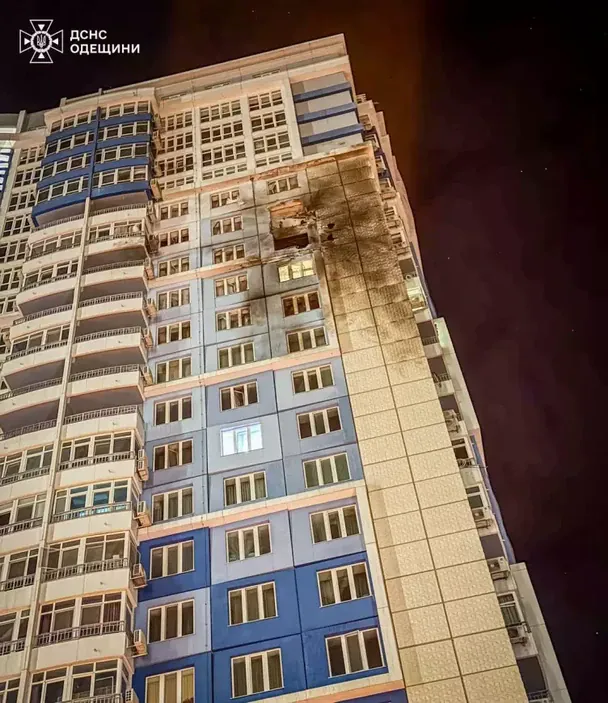 Наслідки нічної атаки дронів на Одесу / © ГУ ДСНС в Одеській області